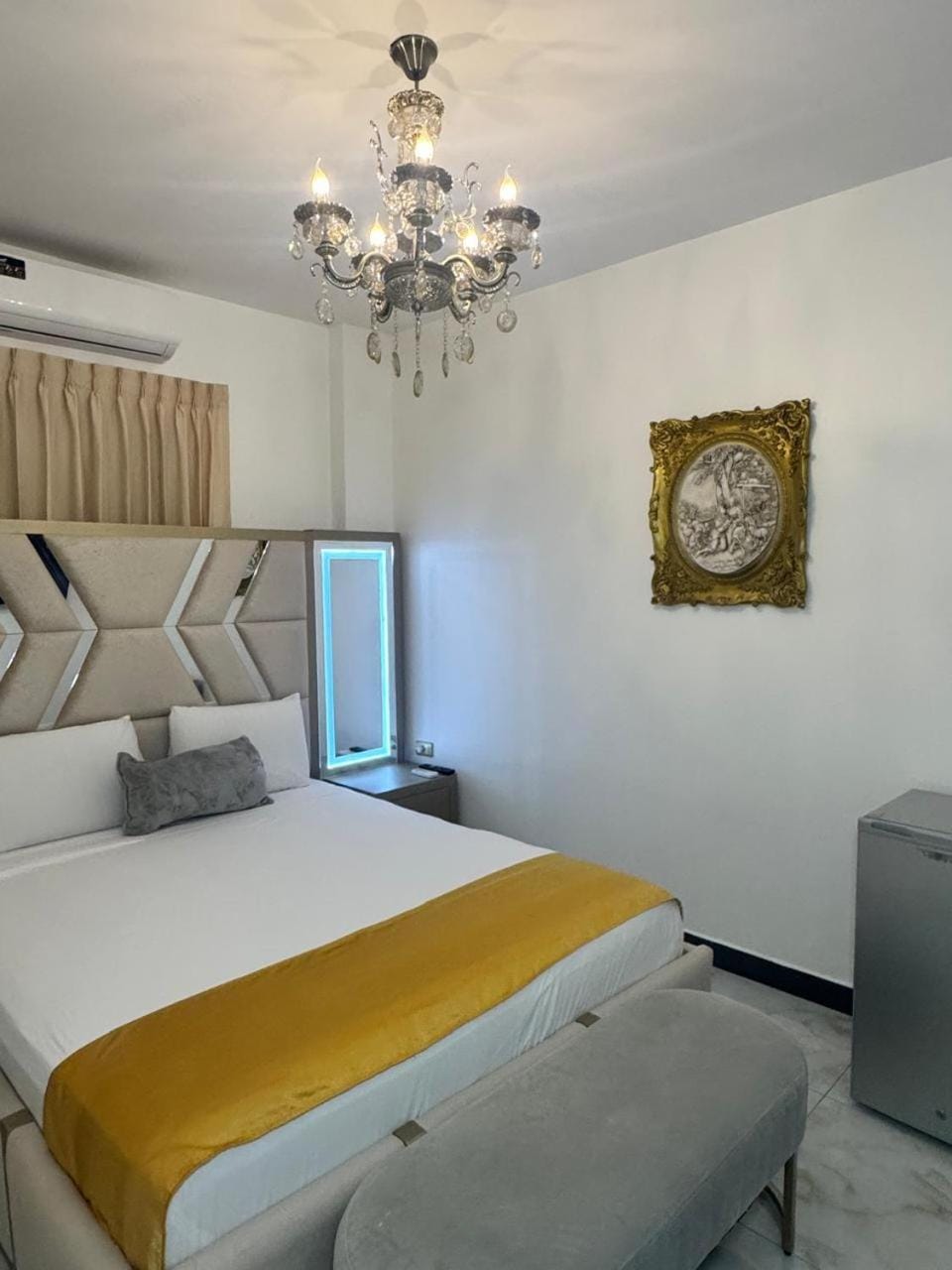 Bed, Photo of the whole room, Bedroom