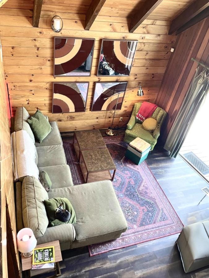 Megans Mountain Getaway Chalet in Sierra Nevada