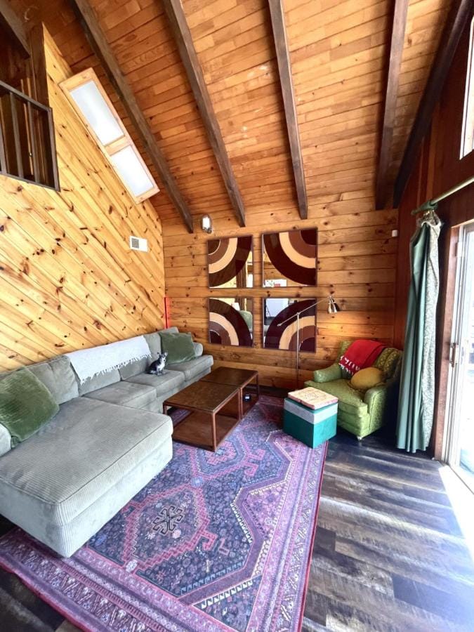 Megans Mountain Getaway Chalet in Sierra Nevada