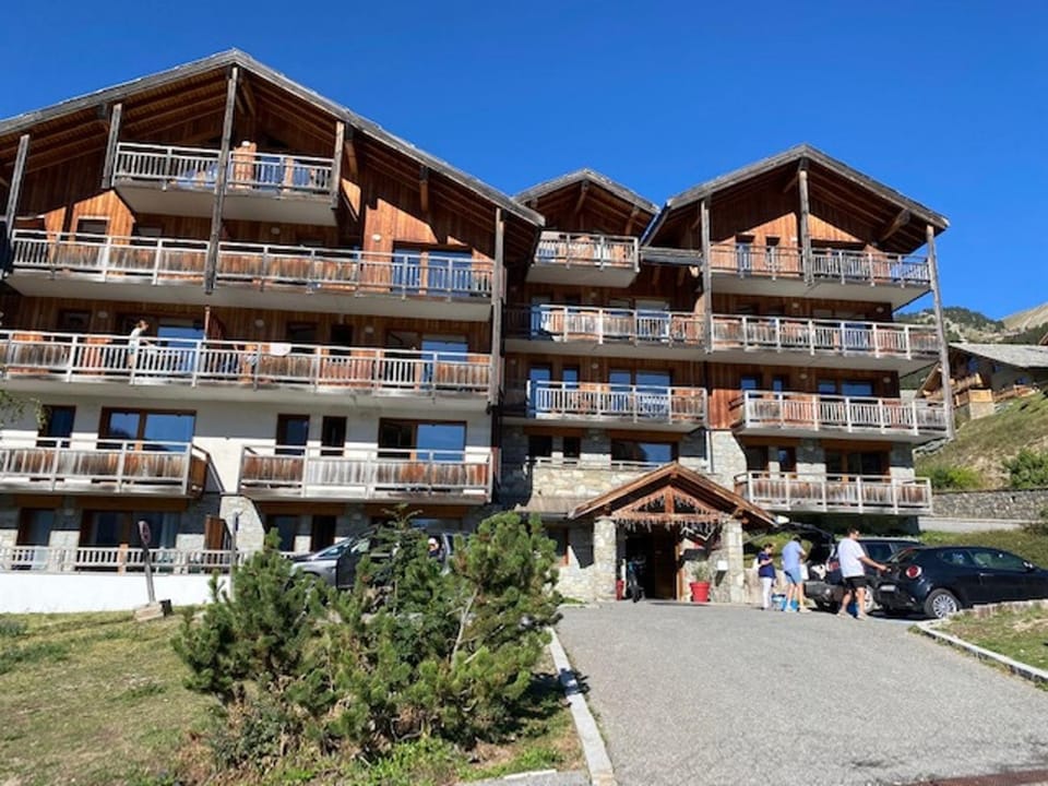 Duplex avec garage, proche des pistes de ski - FR-1-445-186 Apartment in Montgenèvre