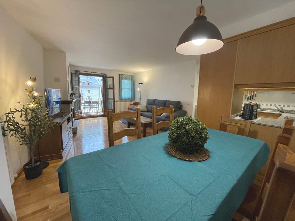 TV and multimedia, Living room, Dining area