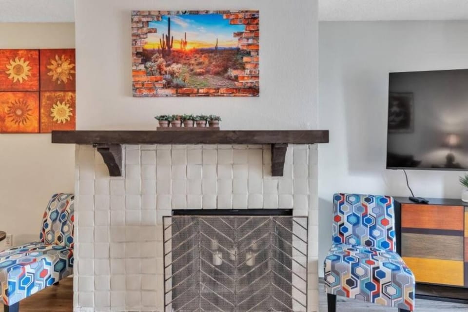 SW Arizona decorated 1 bedroom condo pool/hot tub Apartment in Phoenix