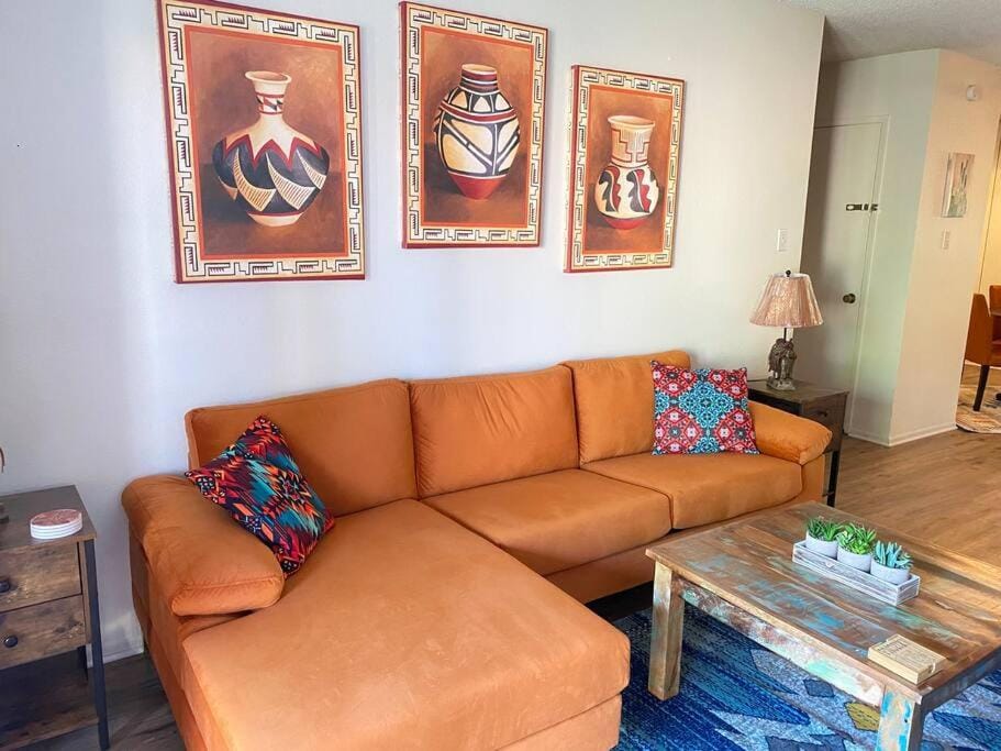 SW Arizona decorated 1 bedroom condo pool/hot tub Apartment in Phoenix