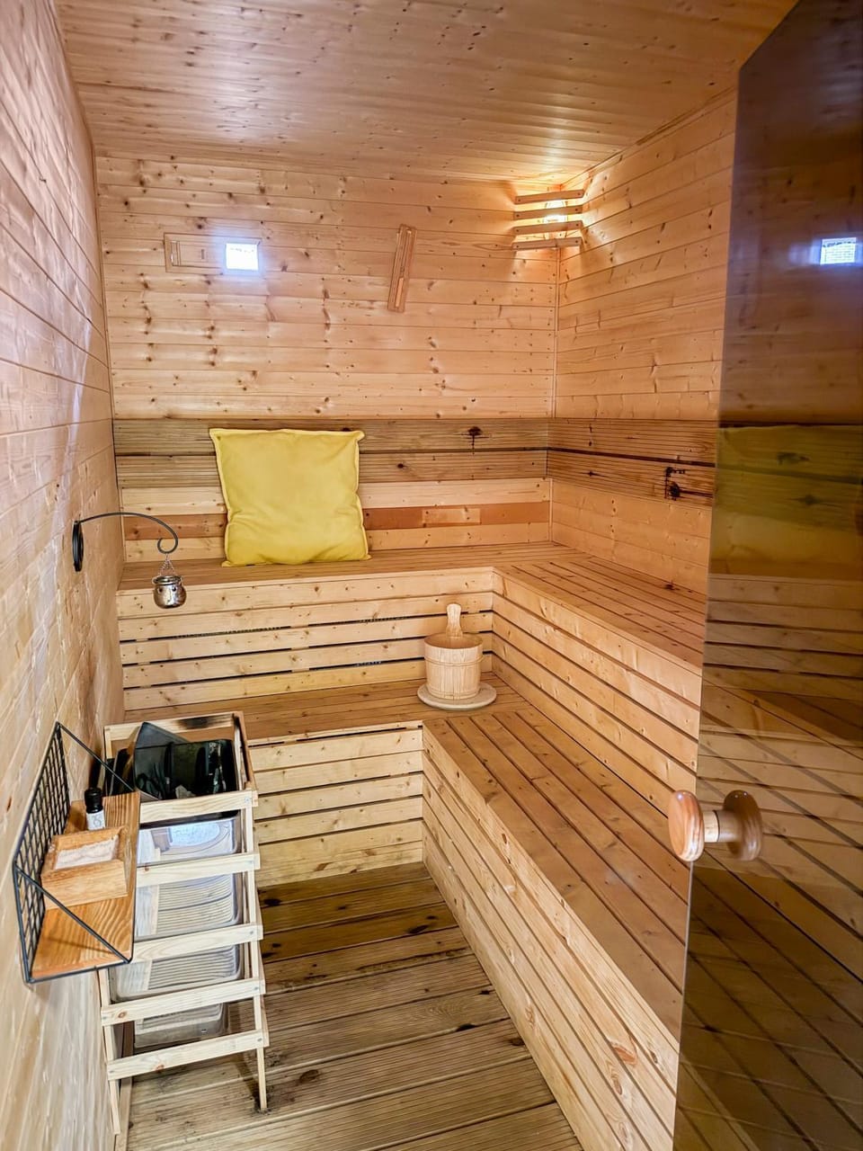 2BED Garden house w/Hot Tub, Sauna & Cinema room House in London Borough of Hackney