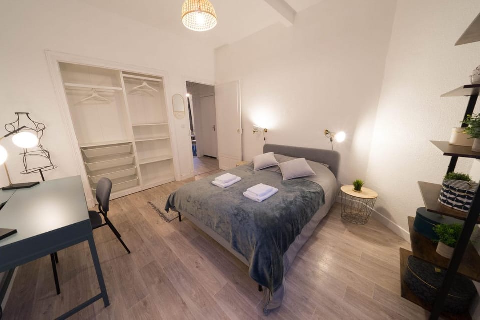 Bed, Photo of the whole room, Bedroom
