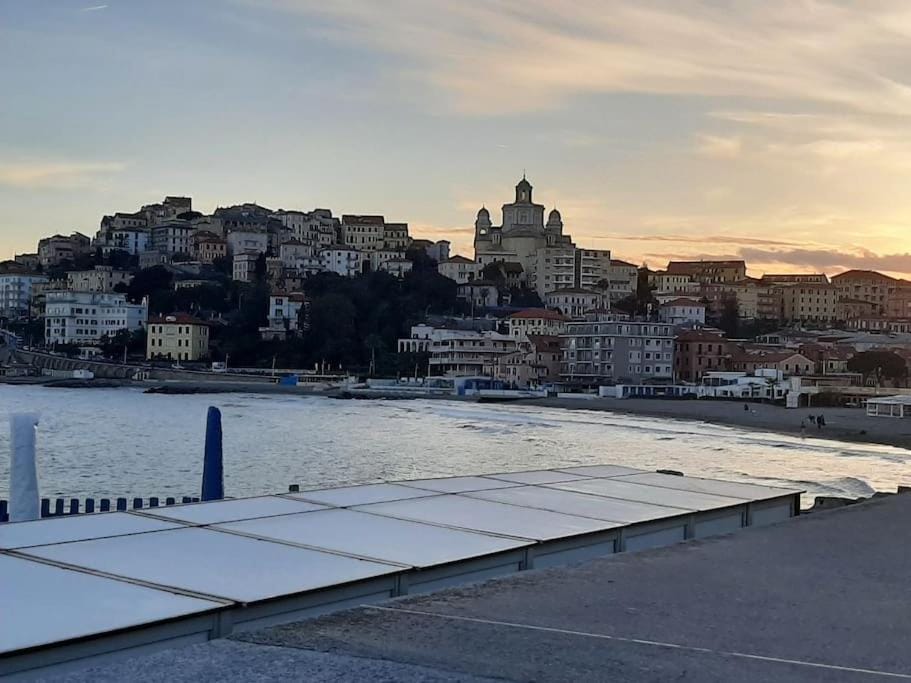 Appartamento vicino al mare _con giardino Apartment in Imperia
