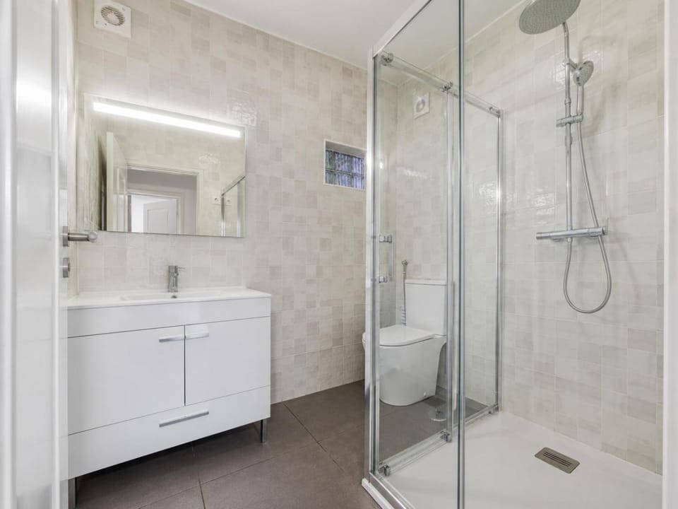 Shower, Bathroom