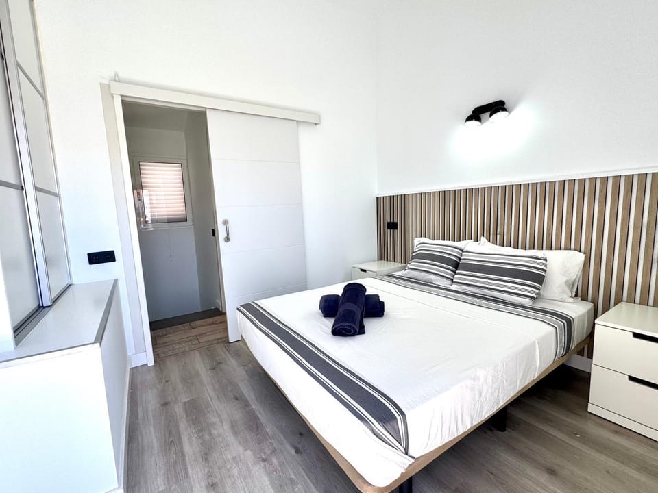 Bed, Bedroom, towels, wardrobe