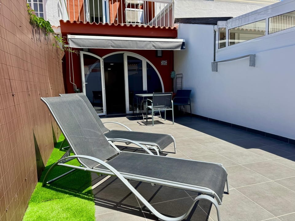 View (from property/room), Balcony/Terrace, sunbed