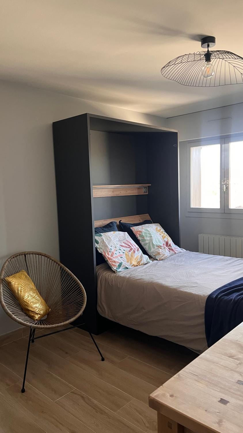 Bed, Photo of the whole room, Bedroom