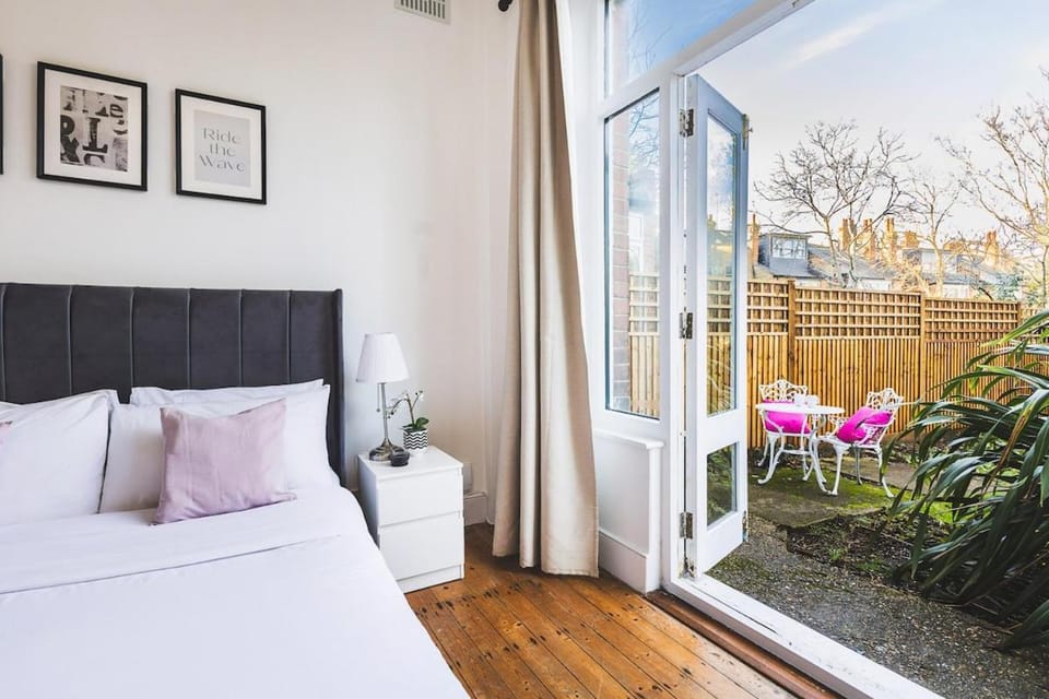 Bed, Garden view