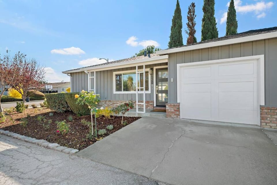 Property building, Day, Garden, Garden view