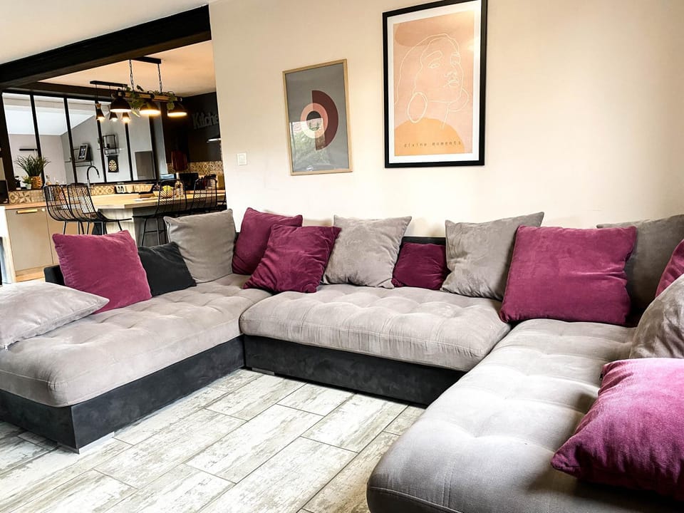 Living room, Seating area
