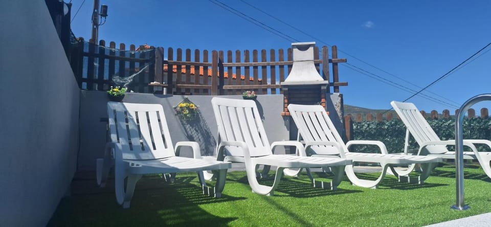 Superb Bruzende Village House in Porto District