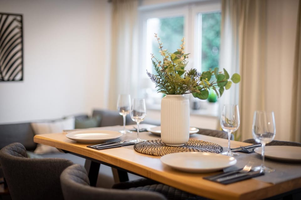 Living room, Seating area, Dining area, Food