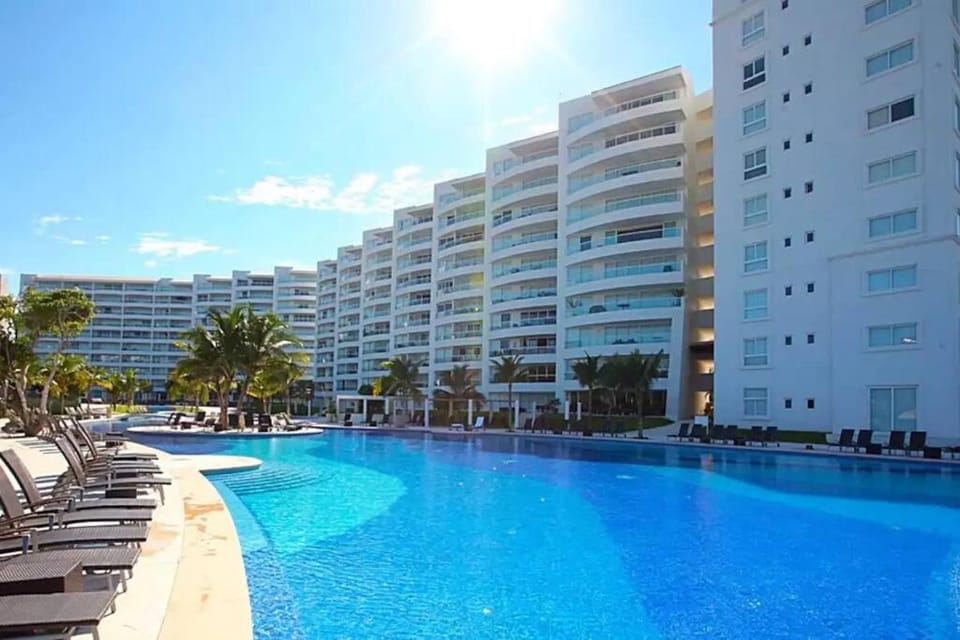 Swimming pool, Swimming pool