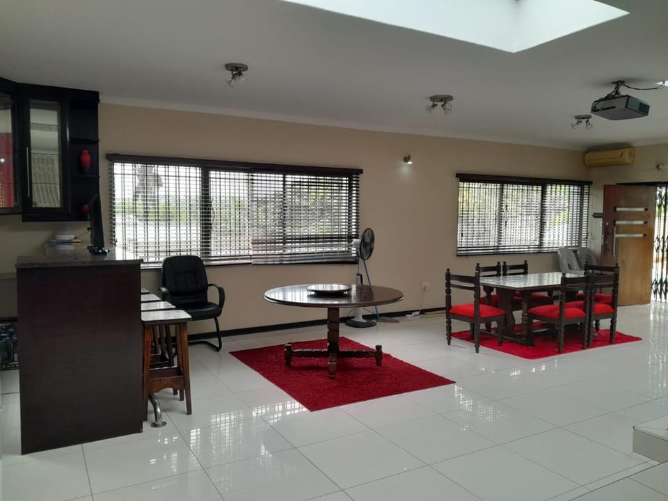 Seating area, Dining area