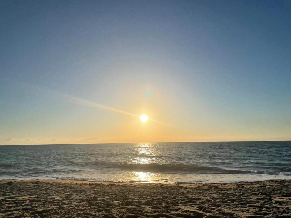 Solar heated pool, 25 min to beach, wi-fi, BBQ, near shops House in North Port