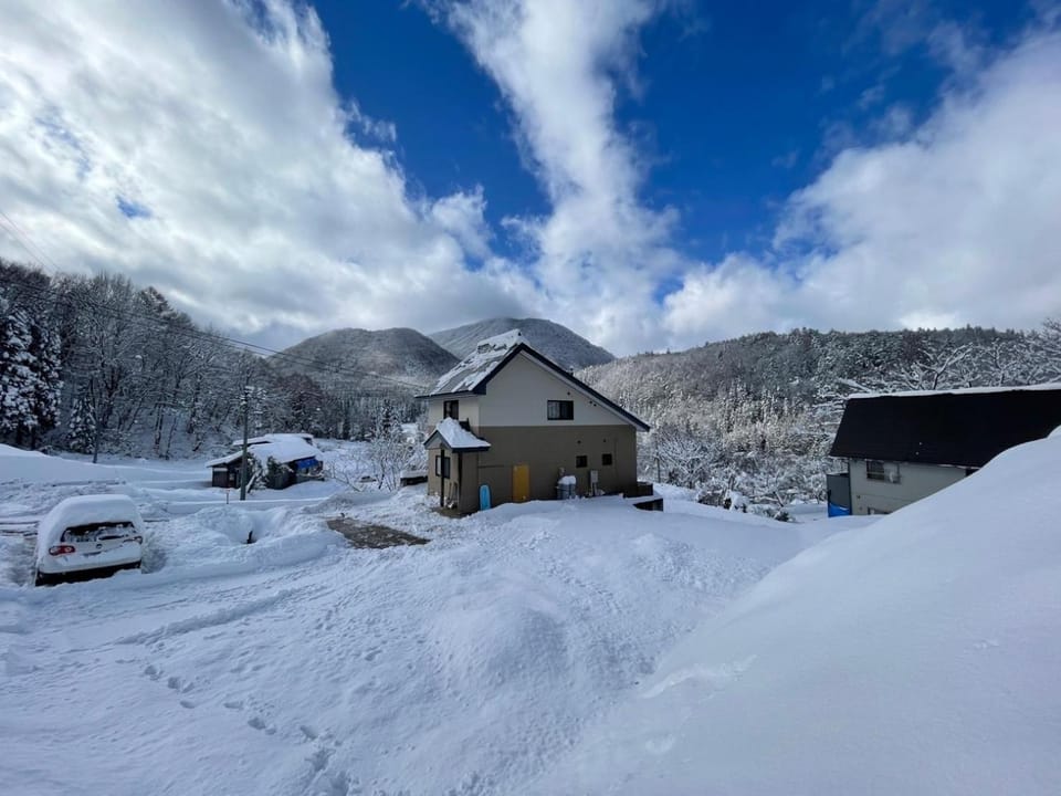 Five Peaks Ryuoo Apartment in Shimotakai District