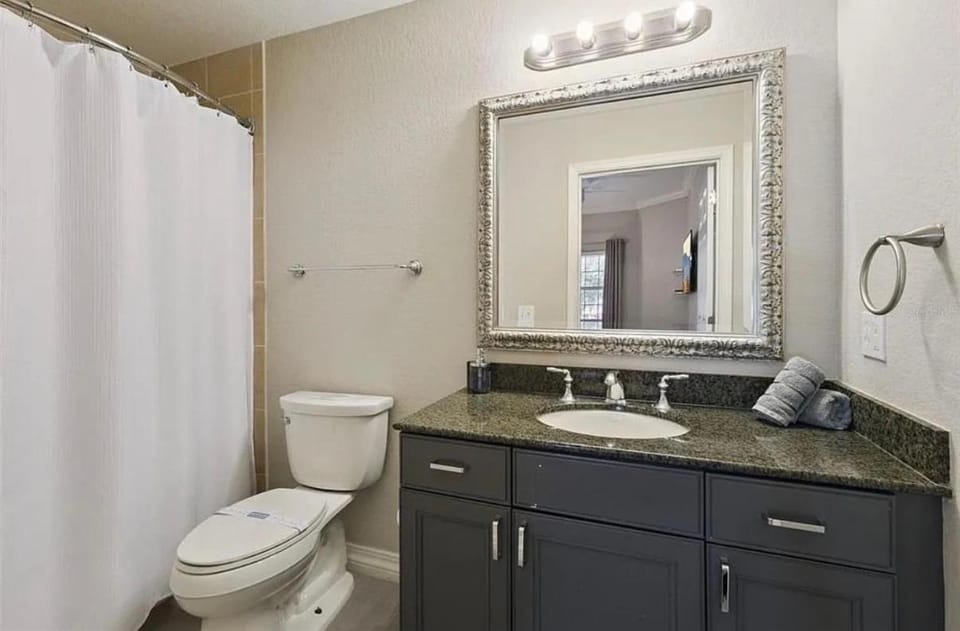 MINUTES FROM DISNEY 3bed 3bath Poolside at LUXURIOUS RESORT Apartment in Osceola County