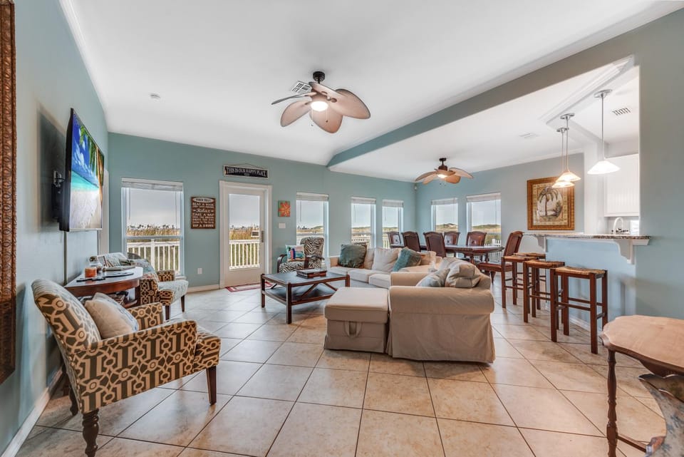TV and multimedia, Living room, Seating area, Dining area, furniture