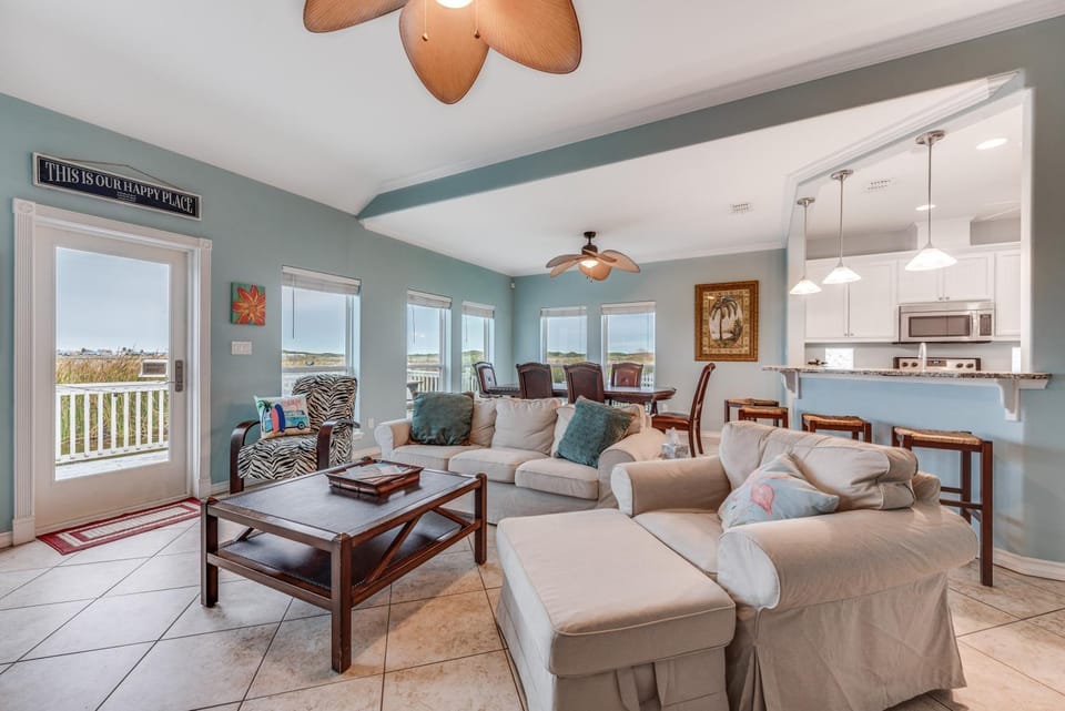 View (from property/room), Kitchen or kitchenette, Living room, Seating area, Dining area, furniture