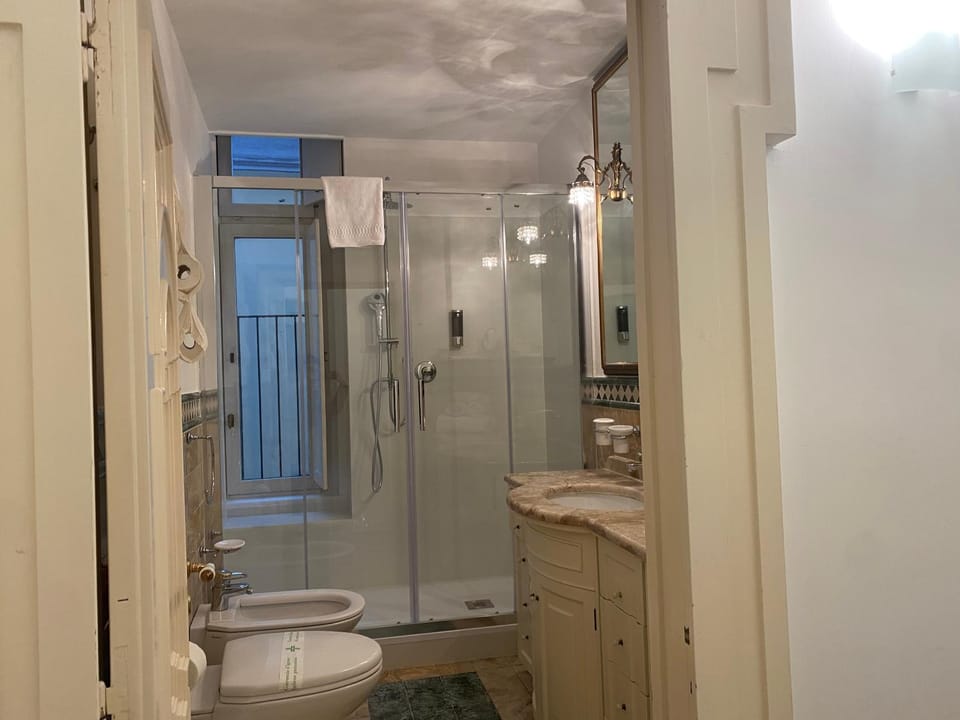 Shower, Toilet, Bathroom, Bath