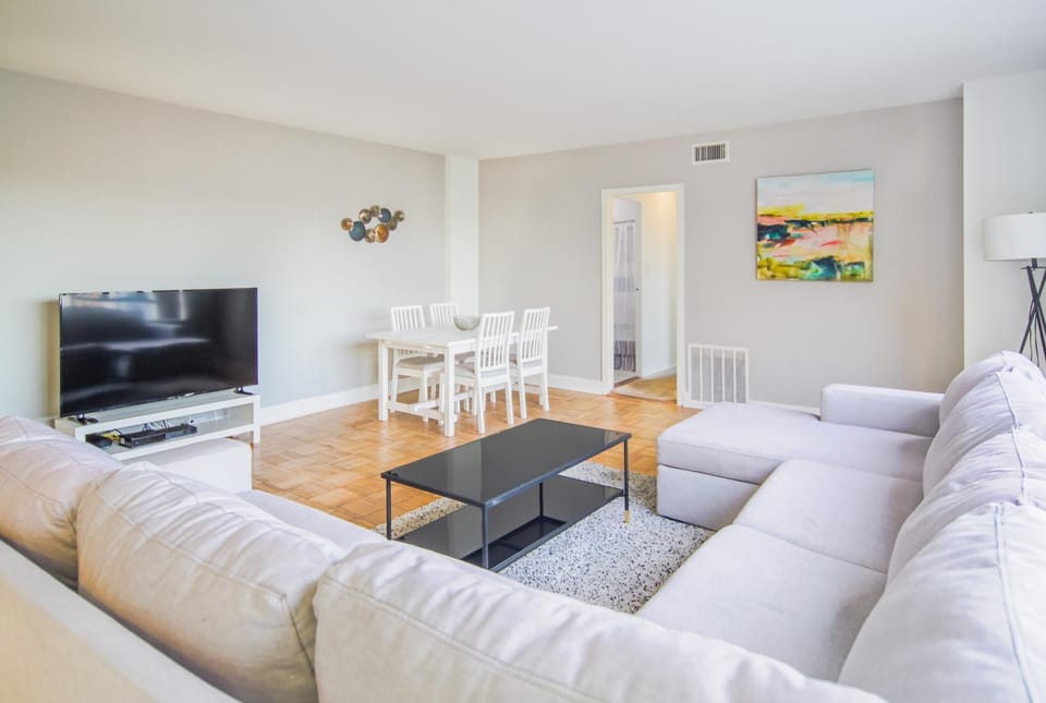 Luxury 2 Bedroom 2 Bathroom Residence Great View Apartment hotel in San Fernando Valley