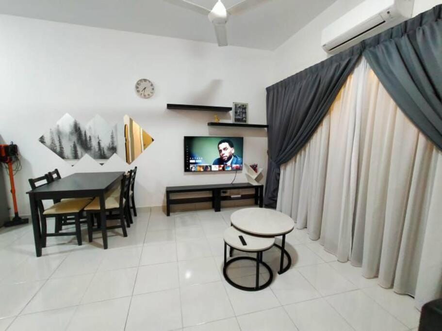 SS CondoStay Residensi Lili, Nilai nearby KLIA, USIM - infinity pool, wifi, smart tv Apartment in Negeri Sembilan, Malaysia