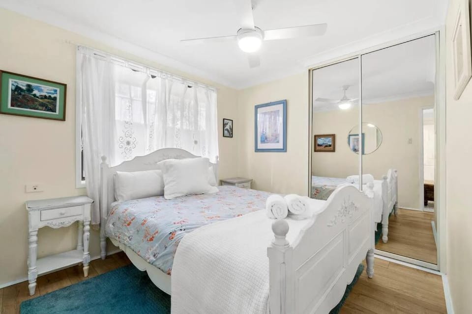 Bed, Bedroom, fireplace