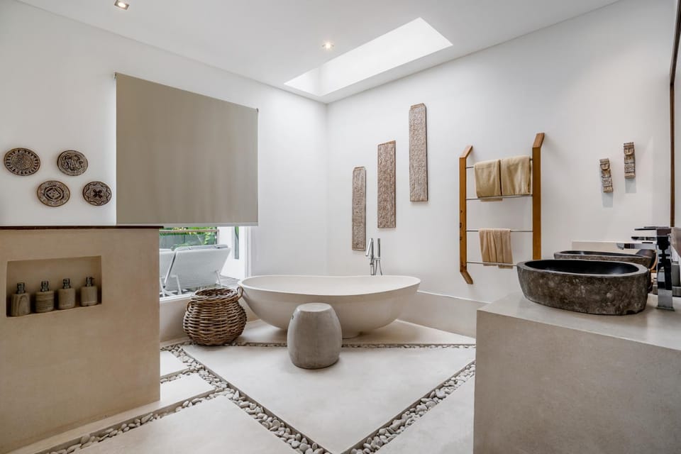 Bathroom, Bath, hair dryier, towels