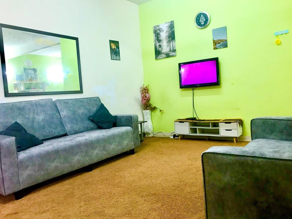 Communal lounge/ TV room, TV and multimedia, Living room, Guests, Entertainment, Entertainment, Family, fireplace, locker
