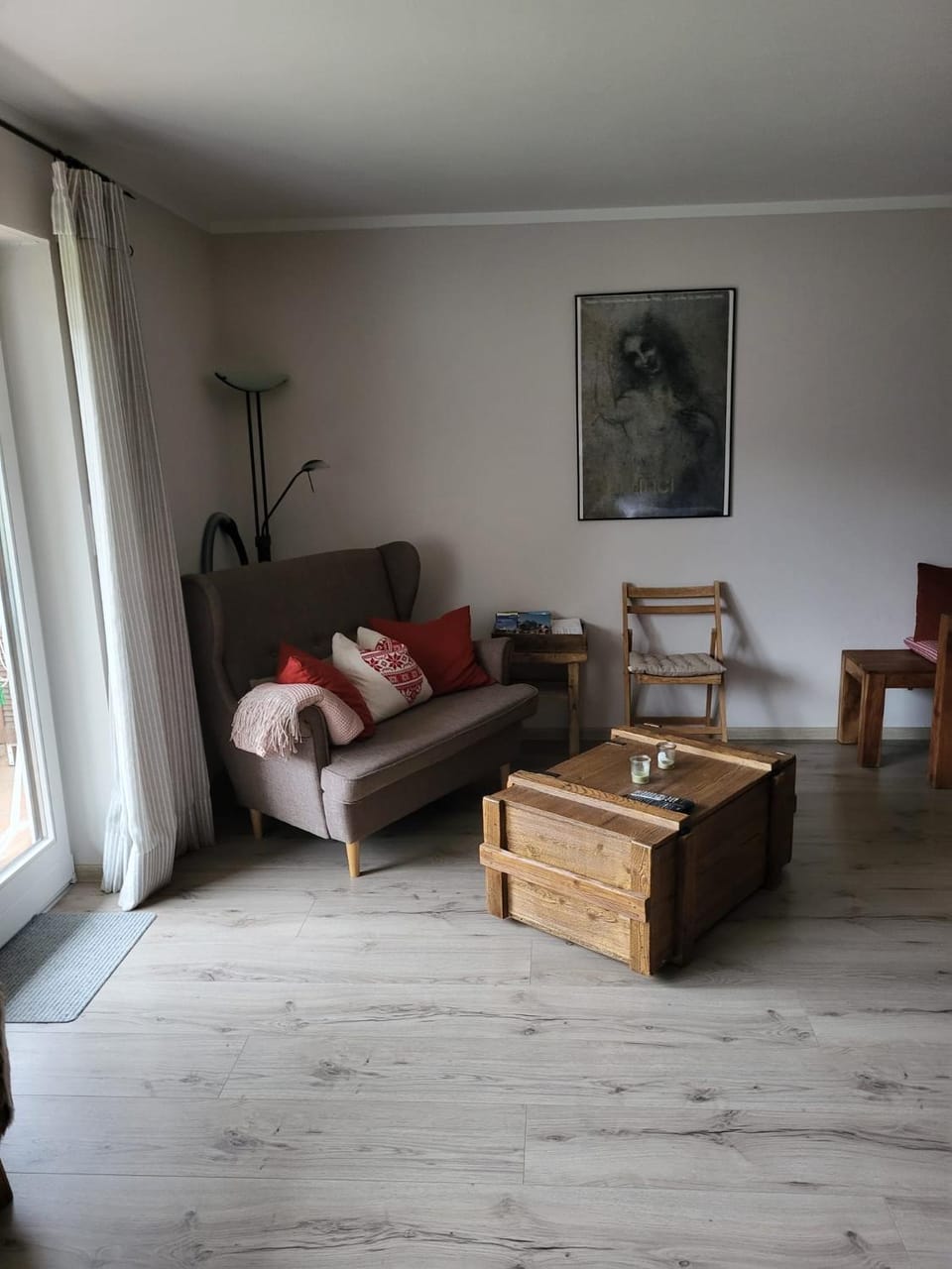 Living room, Photo of the whole room
