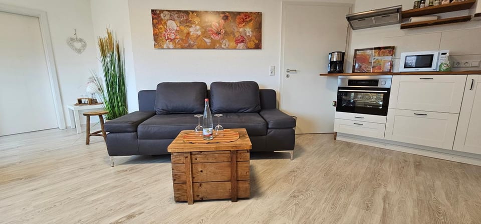 Kitchen or kitchenette, Living room, Seating area, minibar, pet friendly, stove