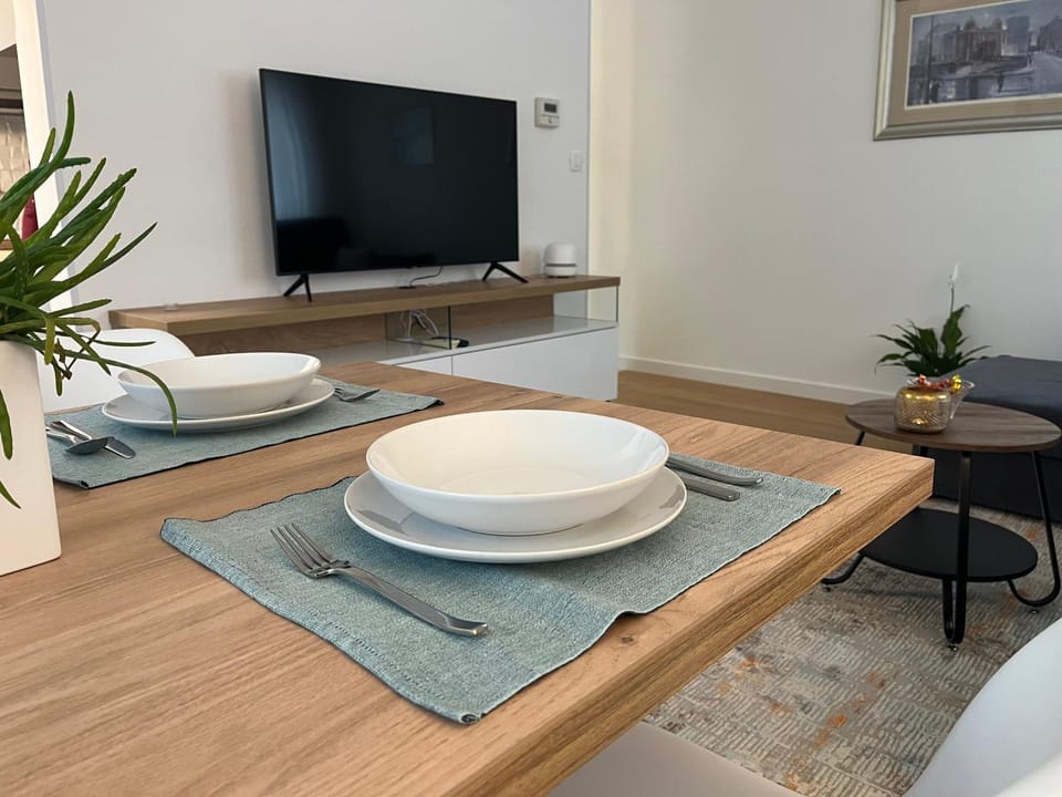 TV and multimedia, Living room, Dining area