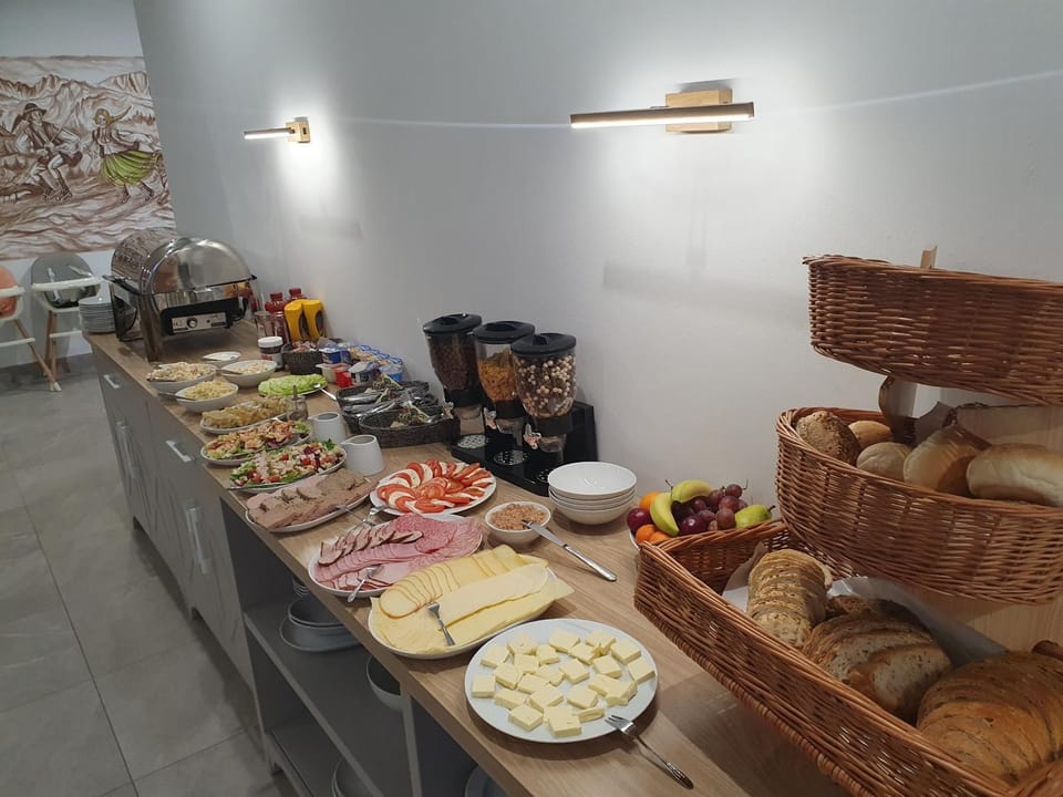 Dining area, Breakfast, Buffet breakfast
