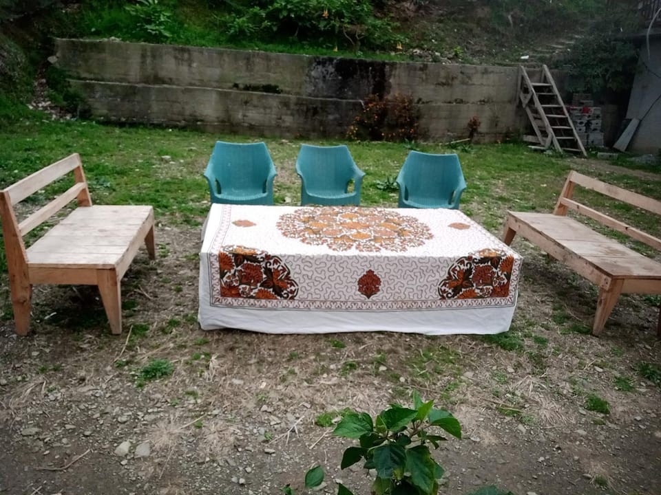 Day, Garden, Seating area, Dining area, Garden view