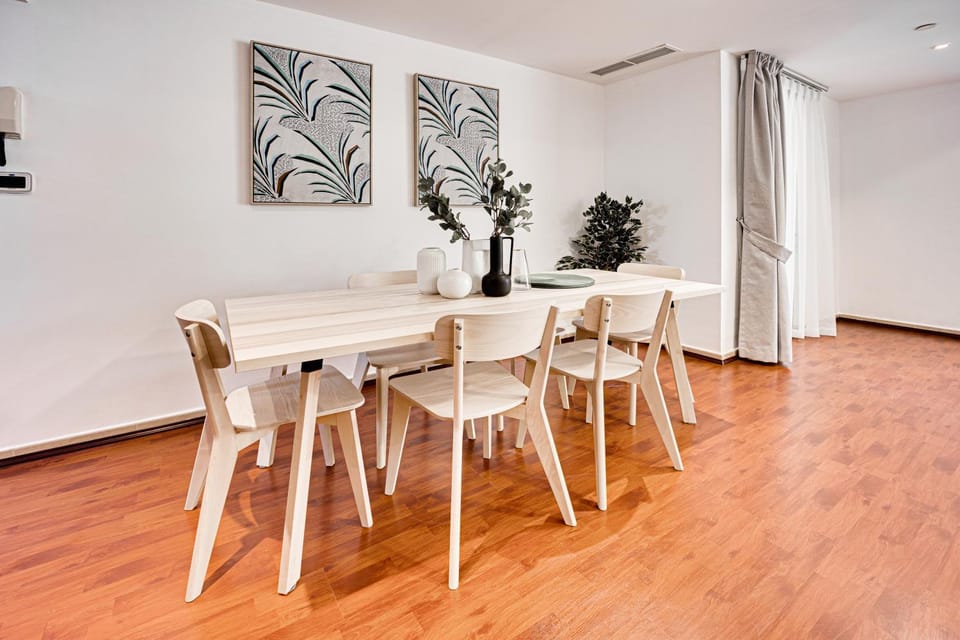 Living room, Dining area
