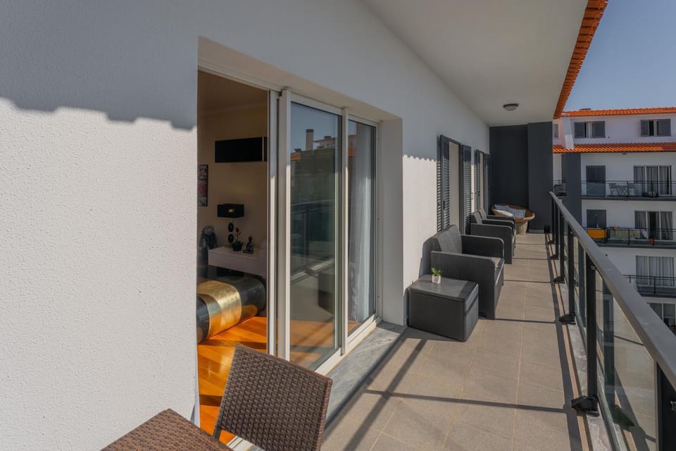 FLH Garajau Fantastic Ocean View with Balcony Apartment in Caniço
