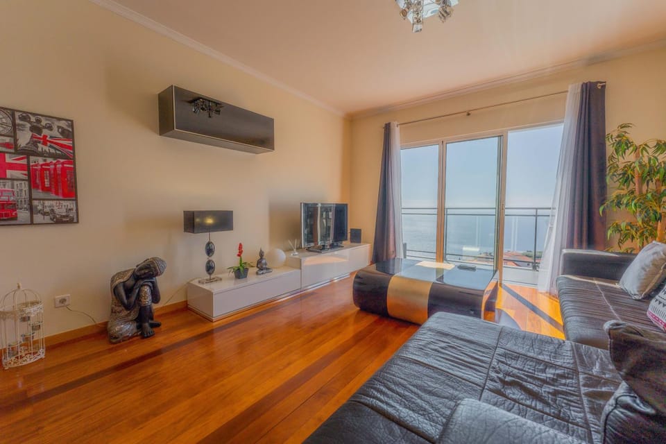 FLH Garajau Fantastic Ocean View with Balcony Apartment in Caniço