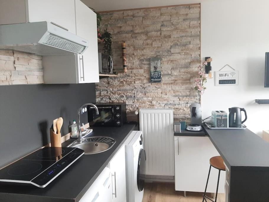 Songe Tropical-InvIRI. Studio CHU. Parking Aisé. Apartment in Limoges