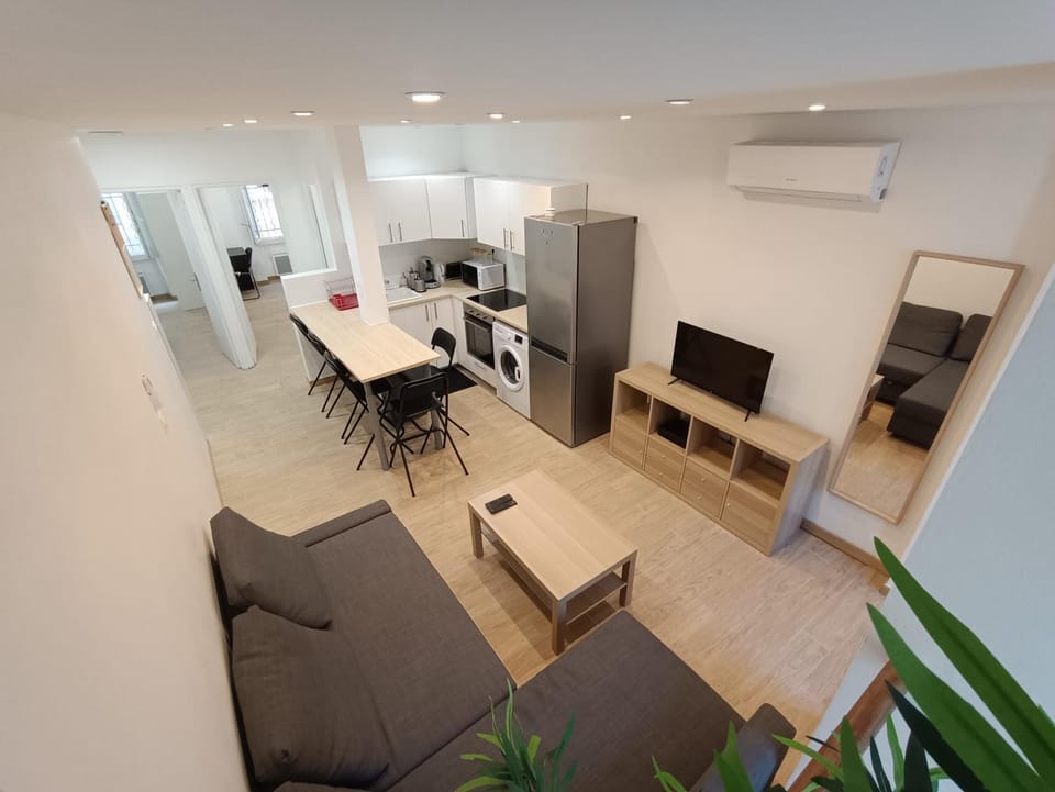 T3 rénové avec cour, Intra Muros Avignon Apartment in Avignon