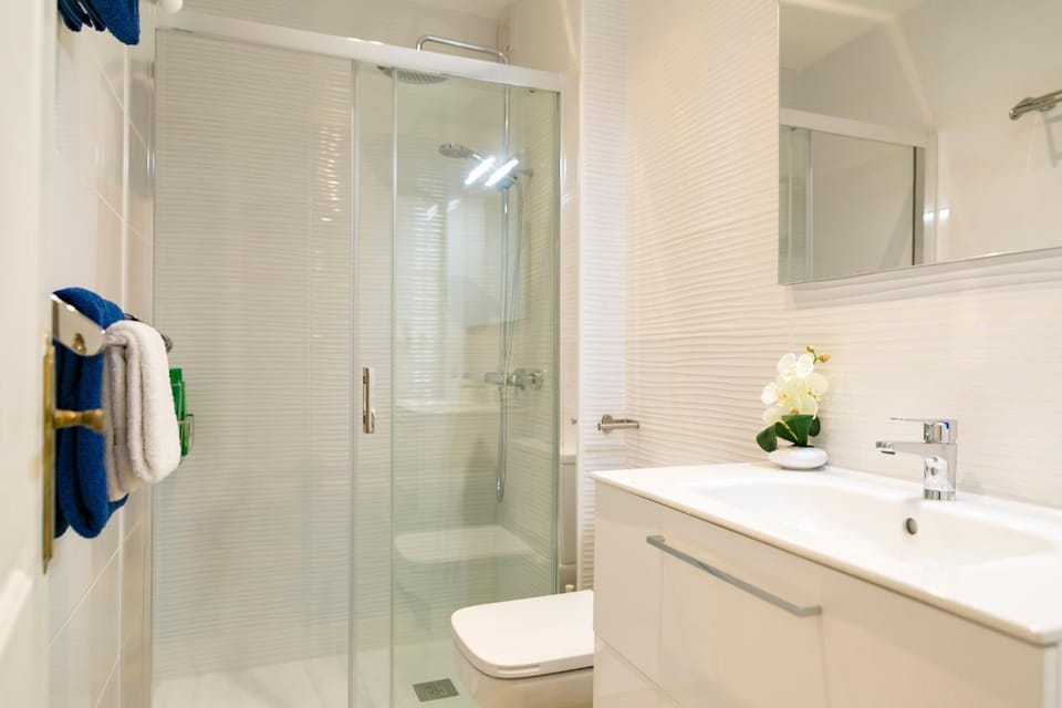 Shower, Bathroom, towels