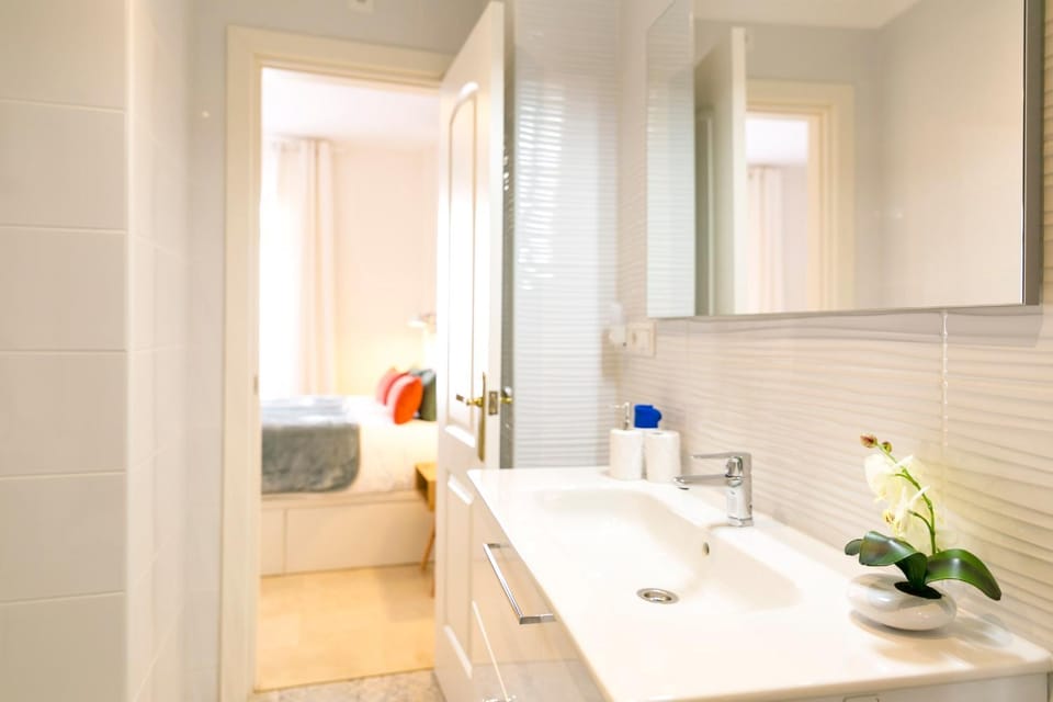 Bathroom, towels