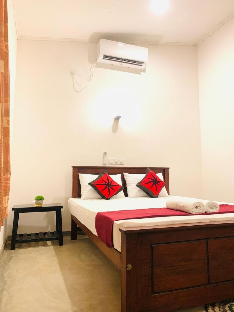 Bed, Photo of the whole room, Bedroom, air conditioner
