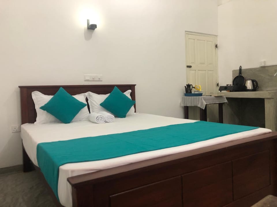 Bed, Kitchen or kitchenette, Photo of the whole room