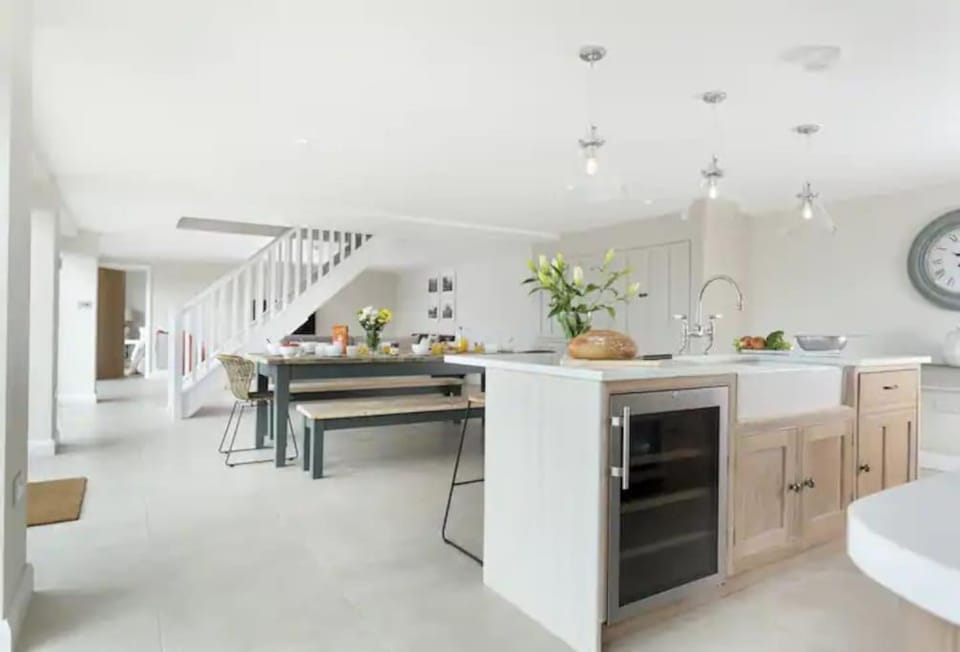 Kitchen or kitchenette, Dining area, Family