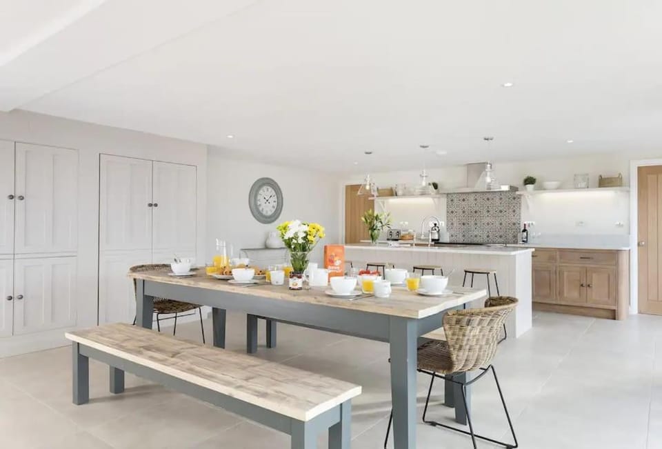 Coffee/tea facilities, Kitchen or kitchenette, Food and drinks, Dining area, Food, pet friendly, stove