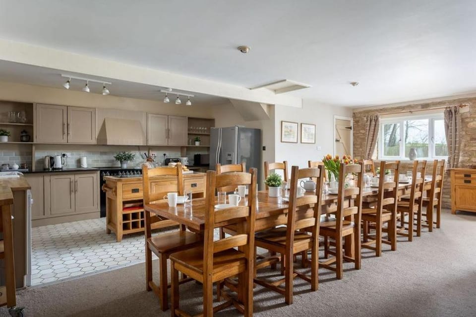 Kitchen or kitchenette, Seating area, Dining area, pet friendly, stove