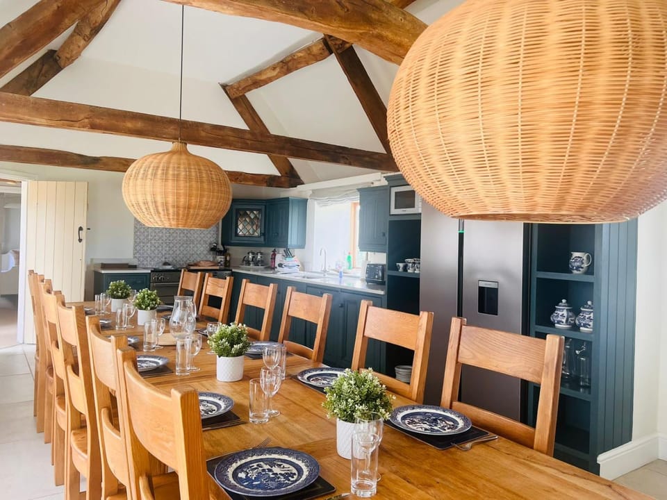 Kitchen or kitchenette, Dining area, Food, Breakfast, kitchen